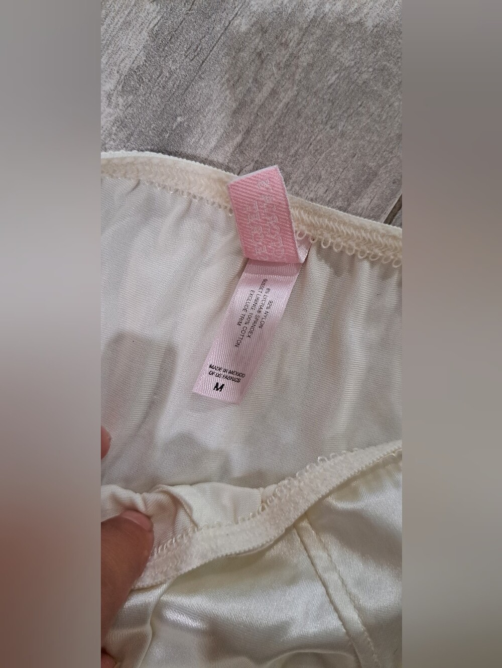 Victoria Secret M - Picture 2 of 3